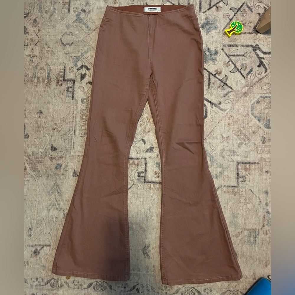Rock and Roll- Bargin bell, pull on flare, high rise. Mauve color. Size- 28/32